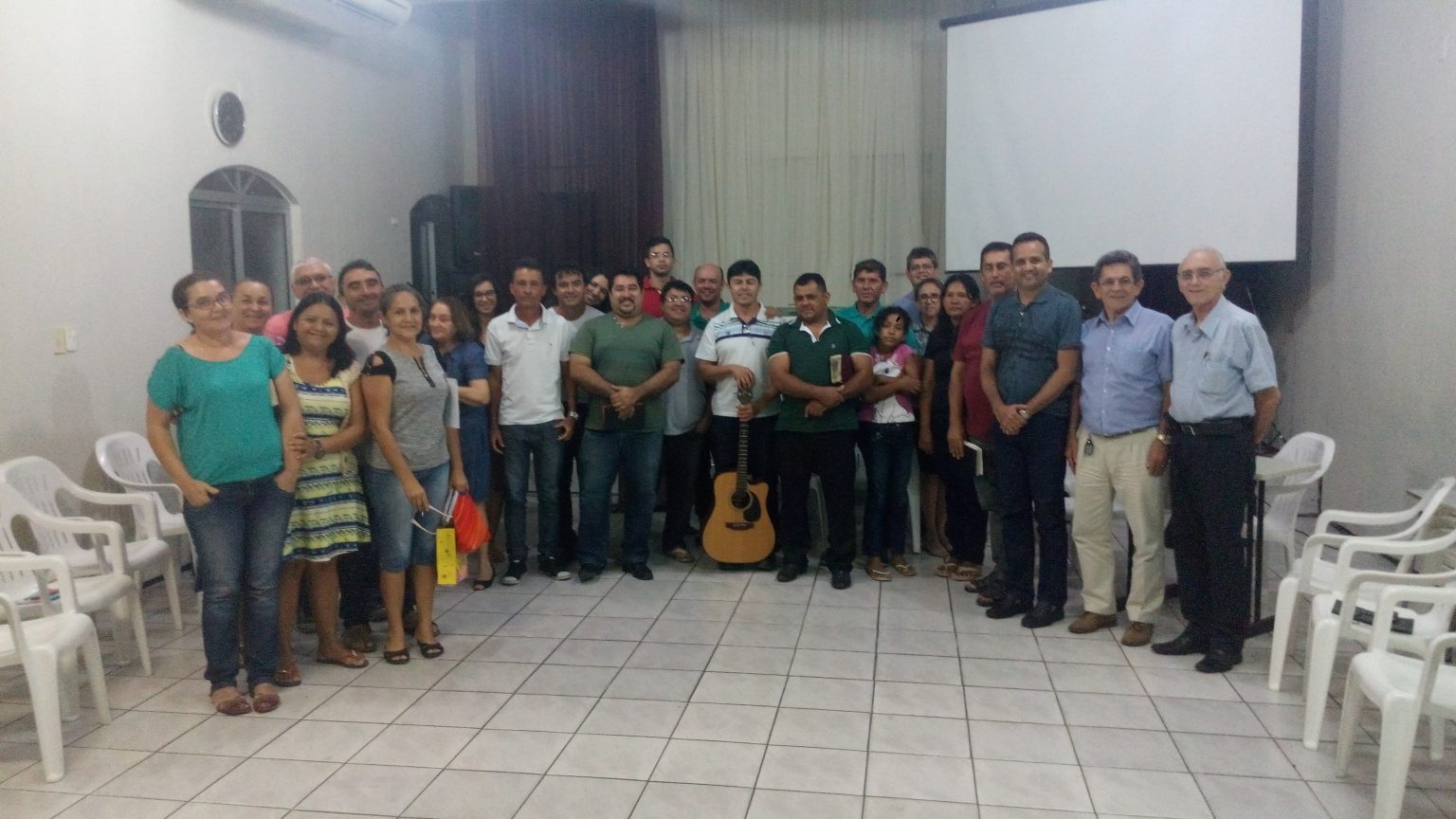 Comunidade reunida em atividade da PIB Cascavel